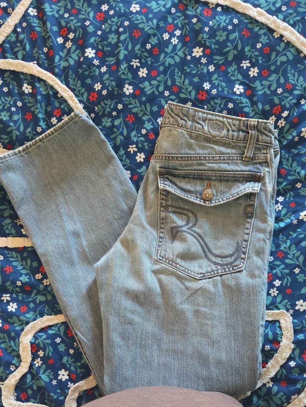 Rock & Republic Light Blue Straight Men’s Jeans with Signature Back Pocket